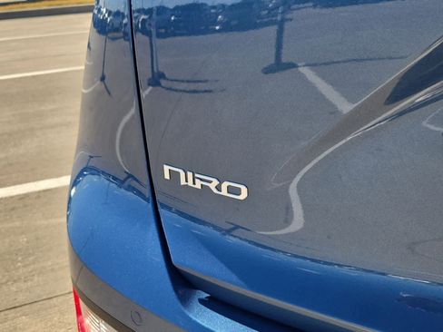 Certified 2023 Kia Niro EX image 11