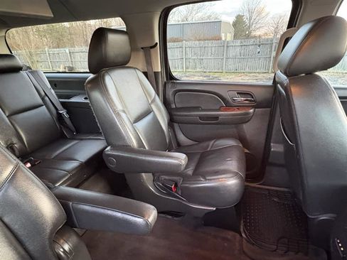 Used 2014 Chevrolet Suburban LTZ image 18