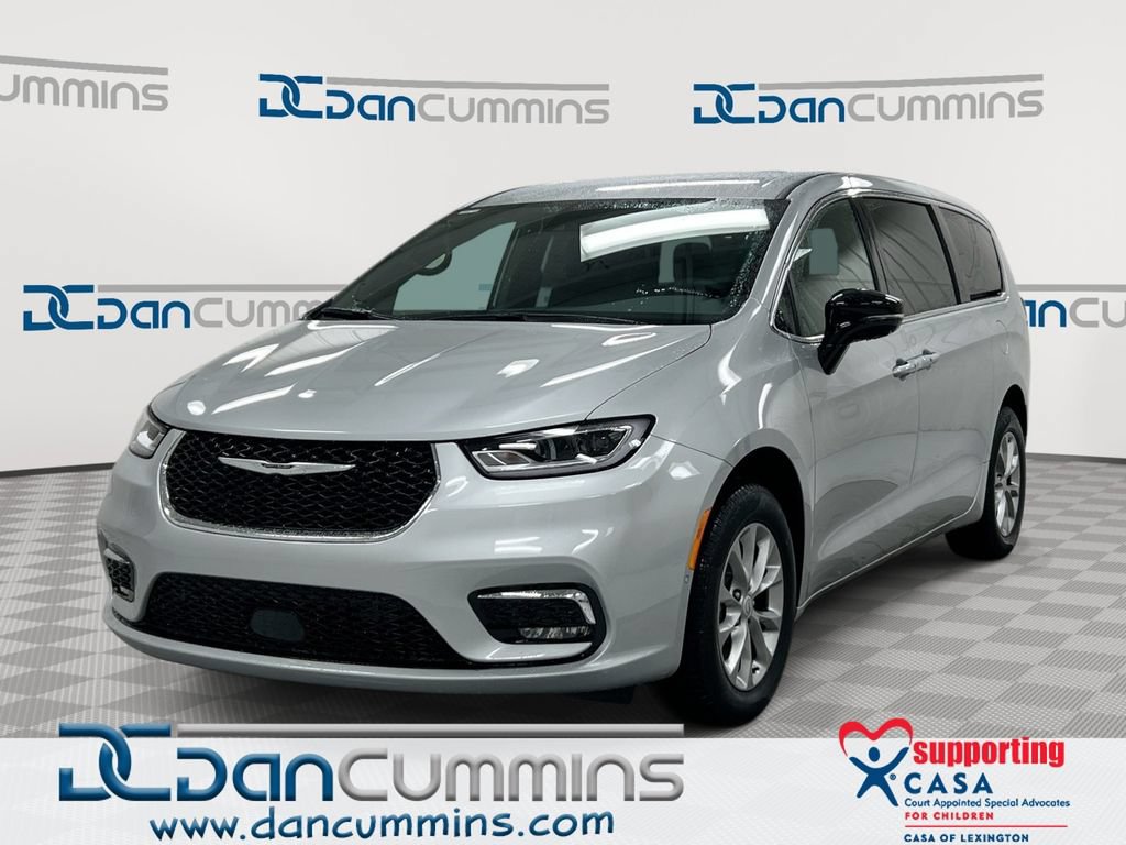 New 2026 Chrysler Pacifica Select AWD/4WD image 1