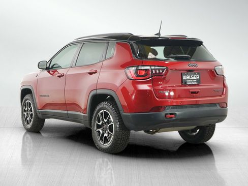 Used 2025 Jeep Compass Trailhawk AWD/4WD image 3