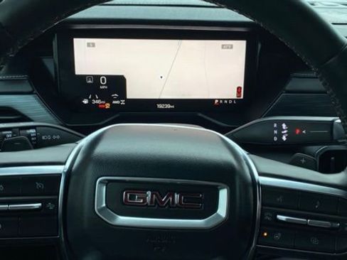 Used 2025 GMC Acadia Elevation image 31