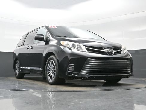 Used 2020 Toyota Sienna XLE FWD image 25
