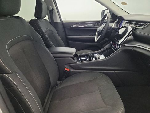 Used 2023 Jeep Grand Cherokee Laredo w/ Luxury Tech Group I image 21