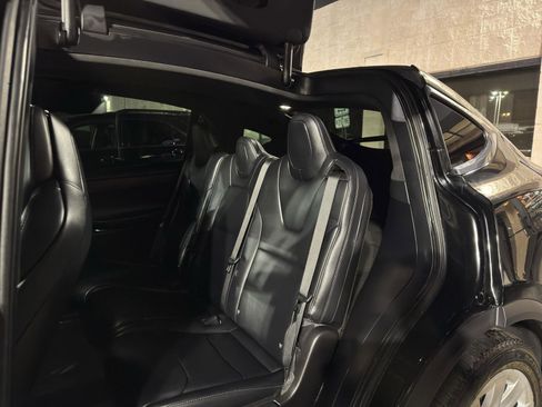 Used 2018 Tesla Model X 75D image 29