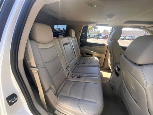 Used 2019 Cadillac Escalade Luxury AWD/4WD image 28