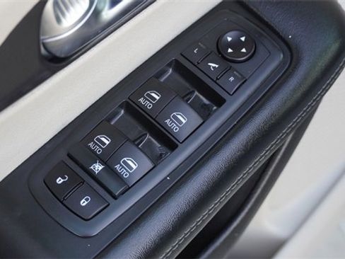 Used 2020 Chrysler Pacifica Limited w/ Tire & Wheel Group image 21