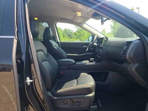 Used 2024 Nissan Pathfinder SL FWD image 30