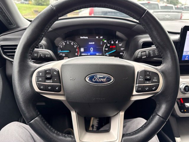Used 2023 Ford Explorer XLT w/ Equipment Group 202A AWD/4WD image 13