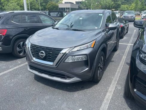 Used 2022 Nissan Rogue SV FWD image 2