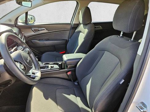 Used 2023 Kia Sportage LX image 18