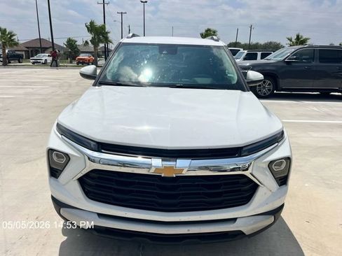 Used 2025 Chevrolet TrailBlazer LT FWD image 2