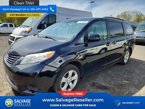 Used 2017 Toyota Sienna LE FWD image 1