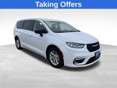 Used 2024 Chrysler Pacifica Touring-L FWD image 1