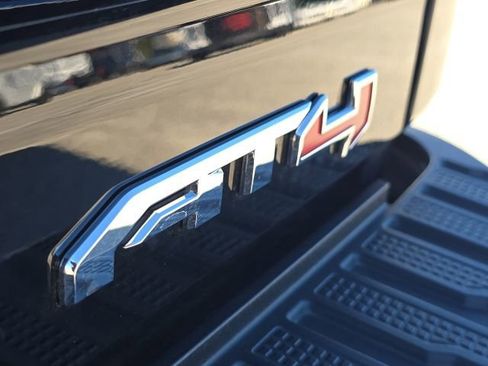 Used 2022 GMC Sierra 2500 AT4 w/ AT4 Preferred Package image 10