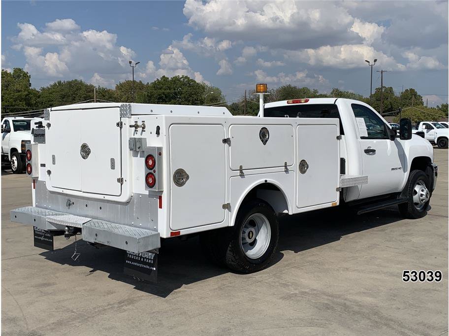 Used 2013 Chevrolet Silverado 3500 W/T RWD image 2