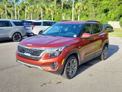 Used 2023 Kia Seltos S w/ Navigation Package AWD/4WD image 3