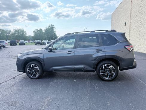 Used 2025 Subaru Forester Premium AWD/4WD image 2