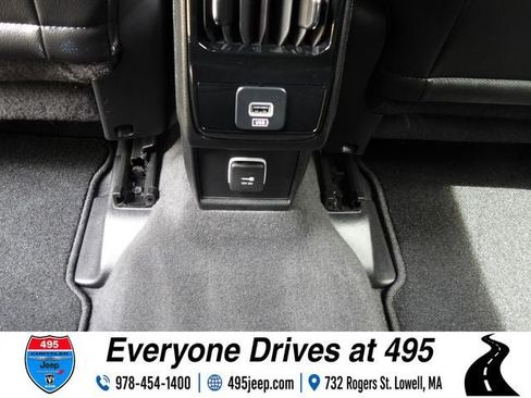 Used 2023 Jeep Compass Latitude AWD/4WD image 14