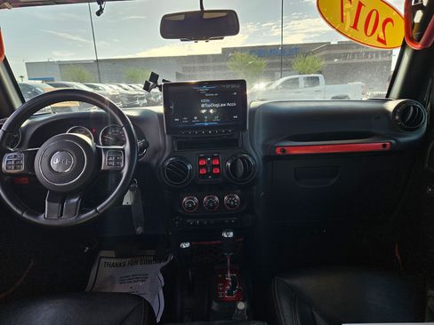 Used 2017 Jeep Wrangler Unlimited Rubicon AWD/4WD image 16