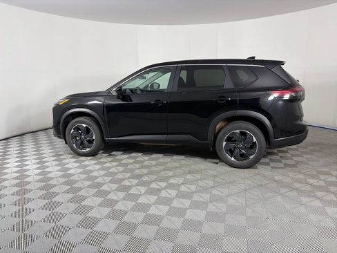 Used 2024 Nissan Rogue SV AWD/4WD image 4