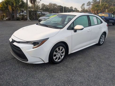 Used 2025 Toyota Corolla LE image 8