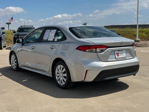 Used 2025 Toyota Corolla LE FWD image 5