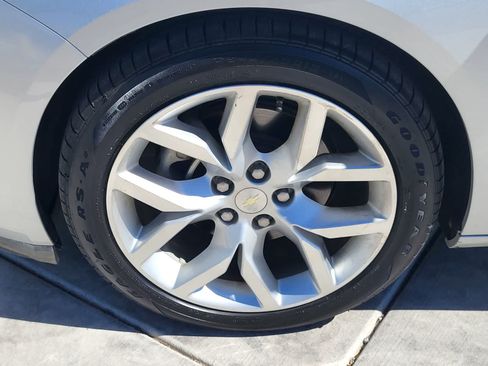 Used 2015 Chevrolet Impala LTZ FWD image 9