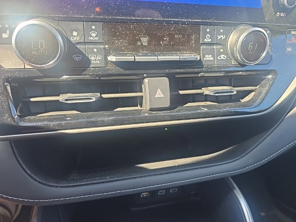 Used 2024 Toyota Highlander XLE AWD/4WD image 18