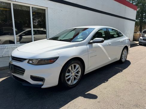 Used 2016 Chevrolet Malibu LT FWD image 2