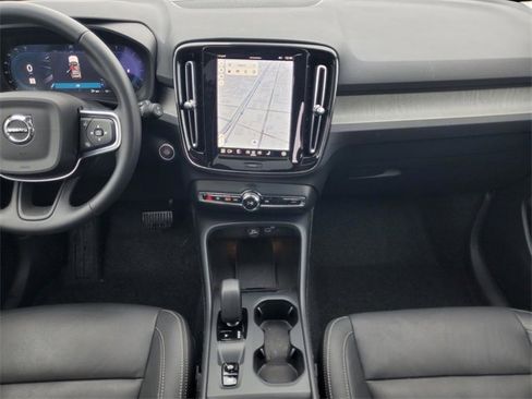 Used 2025 Volvo XC40 B5 Core image 33