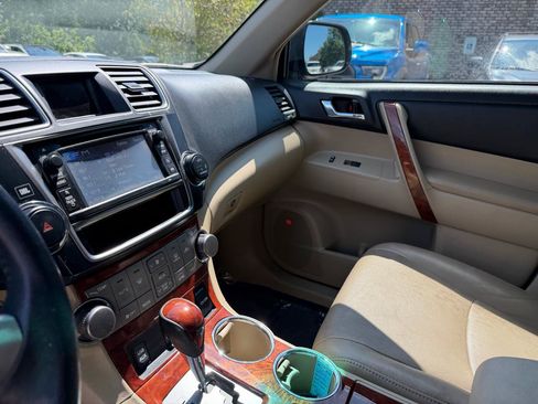 Used 2013 Toyota Highlander Limited FWD image 11