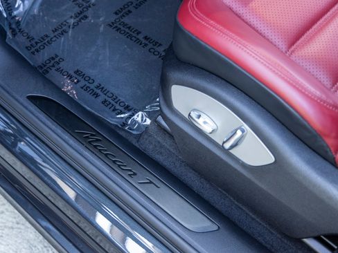 Used 2023 Porsche Macan Turbo image 27