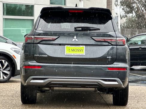 New 2026 Mitsubishi Outlander SEL image 5