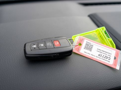 Used 2022 Toyota Highlander XLE image 30