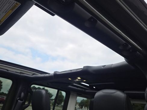 Used 2022 Jeep Wrangler Unlimited Rubicon w/ Trailer Tow Package AWD/4WD image 21