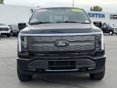 Used 2025 Ford F150 Lightning Lariat image 2