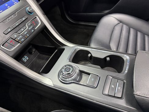 Used 2020 Ford Fusion SE image 21