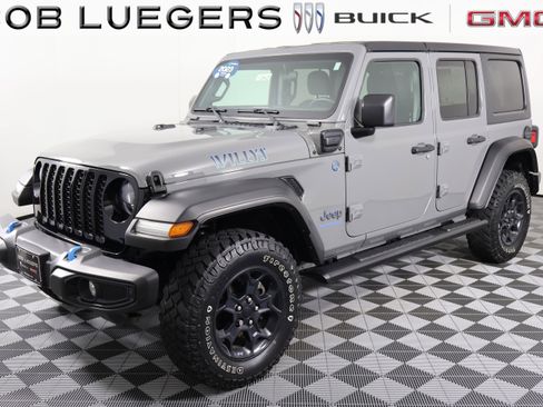 Used 2023 Jeep Wrangler Unlimited w/ Cold Weather Group AWD/4WD image 3