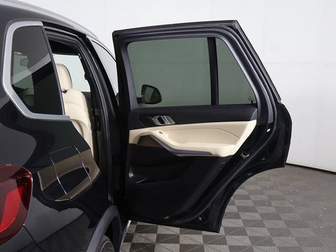 Used 2022 BMW X5 xDrive40i w/ Premium Package AWD/4WD image 24
