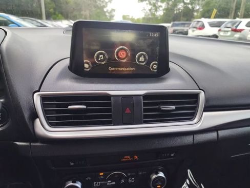 Used 2018 MAZDA MAZDA3 Touring FWD image 16