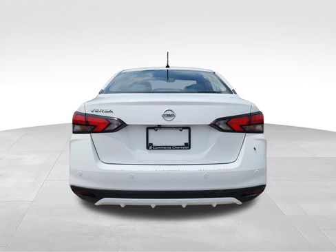 Used 2022 Nissan Versa S FWD image 7