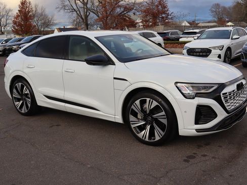 Used 2024 Audi Q8 e-tron Prestige w/ Prestige Package image 4