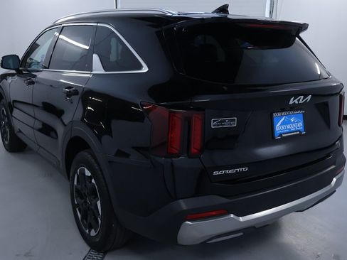 Used 2024 Kia Sorento S AWD/4WD image 5