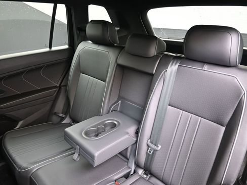 Certified 2024 Volkswagen Tiguan SE R-Line image 20