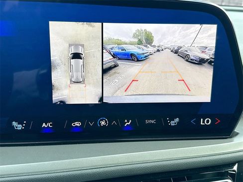 Used 2024 Chevrolet Traverse LT image 15