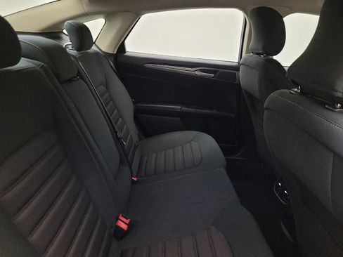 Used 2019 Ford Fusion SE FWD image 19