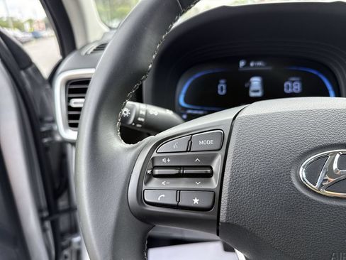 Used 2025 Hyundai Venue SEL FWD image 17