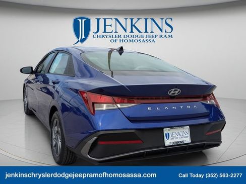 Used 2024 Hyundai Elantra SEL FWD image 6