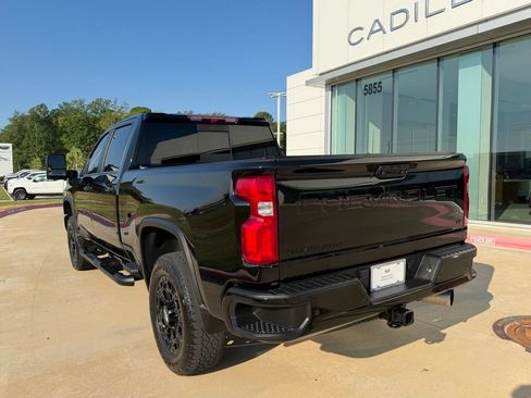 Used 2024 Chevrolet Silverado 2500 LT w/ Midnight Edition AWD/4WD image 5