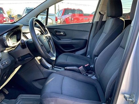 Used 2017 Chevrolet Trax LT image 10